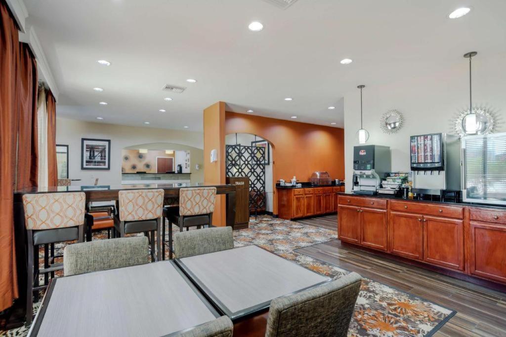 Best Western Plaquemine Inn Bagian luar foto