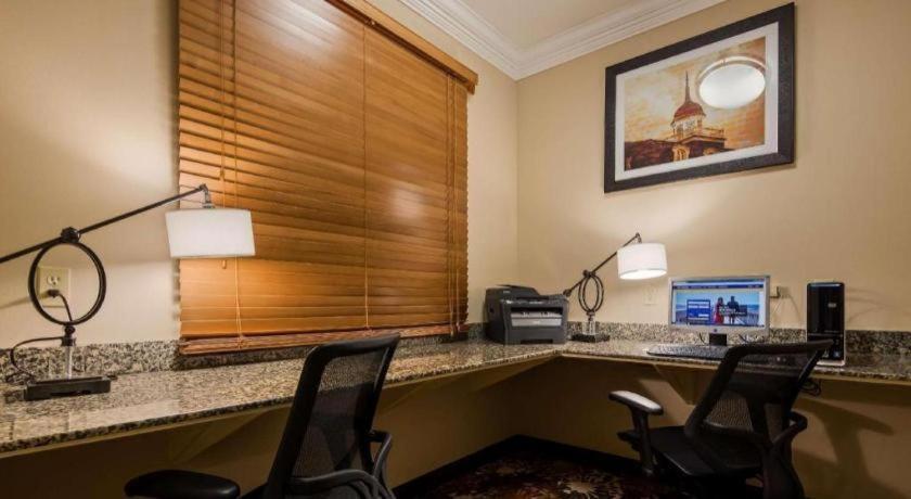 Best Western Plaquemine Inn Bagian luar foto